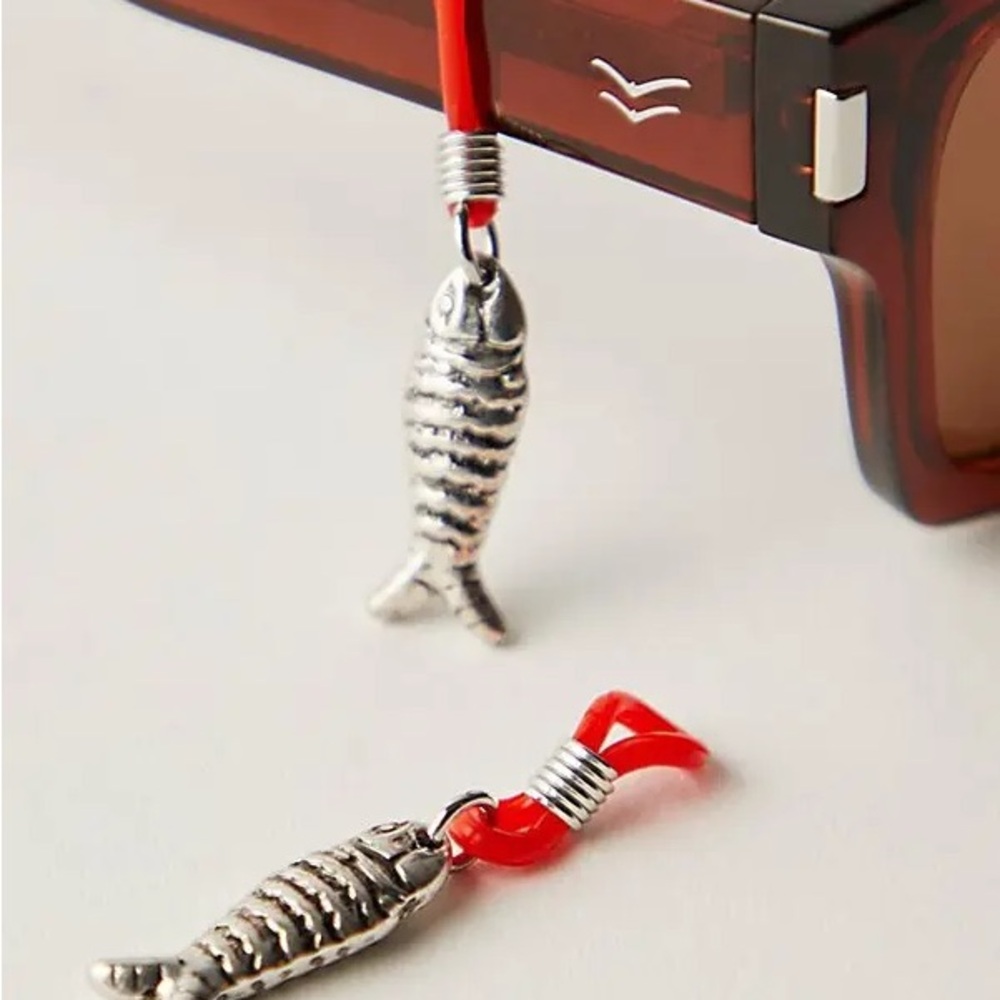 FREE PEOPLE Happy Days Sunnies Charms, Silver Fish